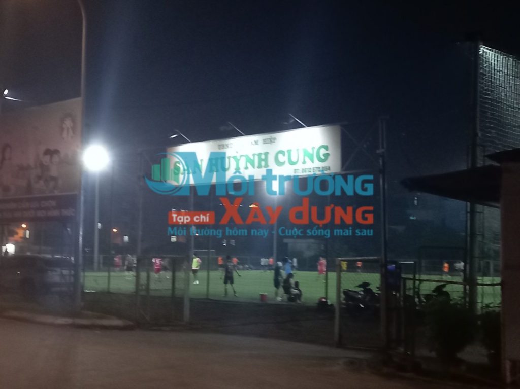 Khu vực sân cỏ nhân tạo