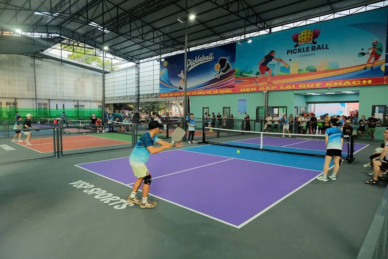 Sáu sân pickleball tại Trung tâm Vietspetro