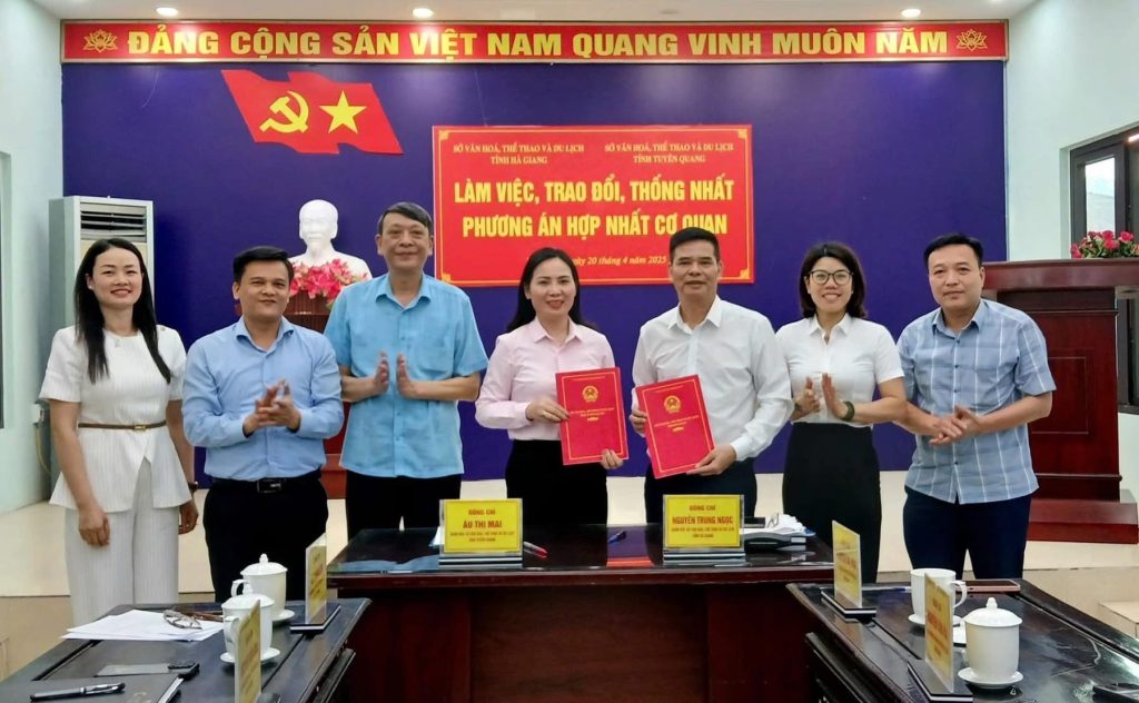 Cuộc họp bàn phương án hợp nhất hai sở