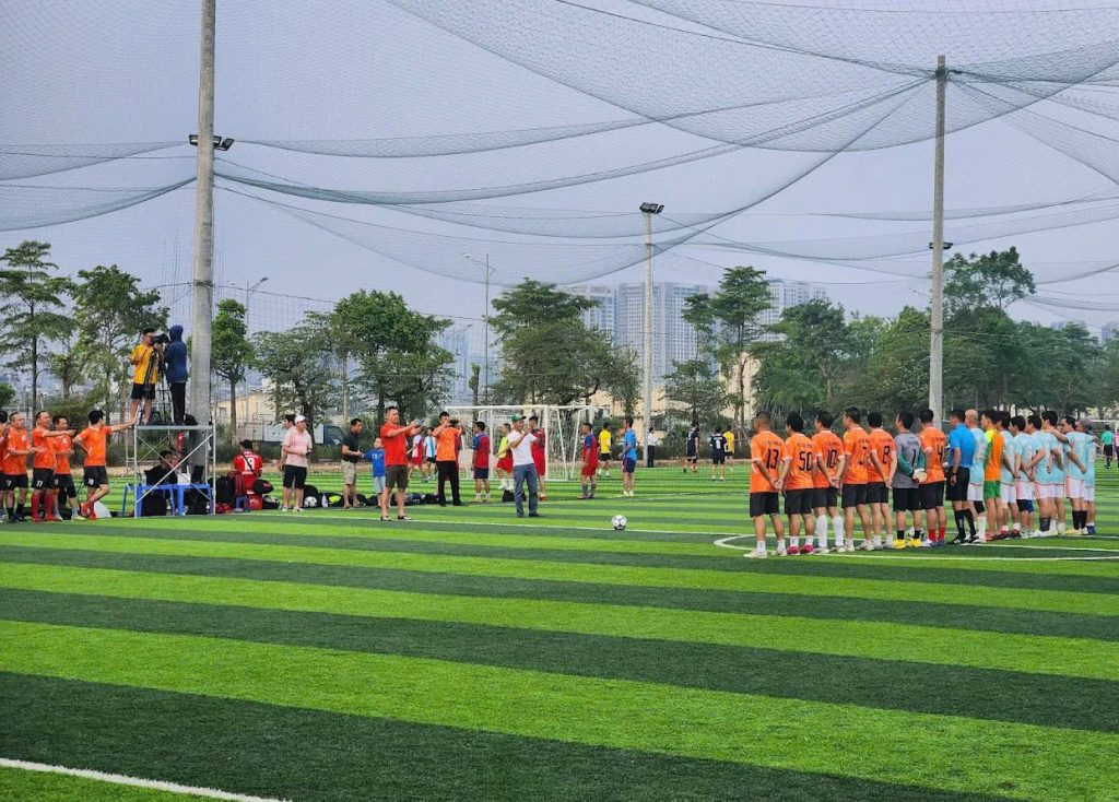 Toàn cảnh sân bóng Huyền Anh 2