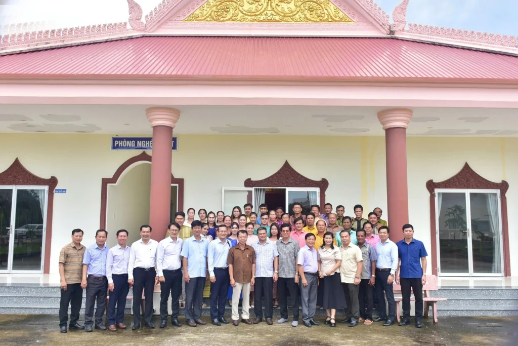 Lãnh đạo sở thăm đoàn nghệ thuật Khmer