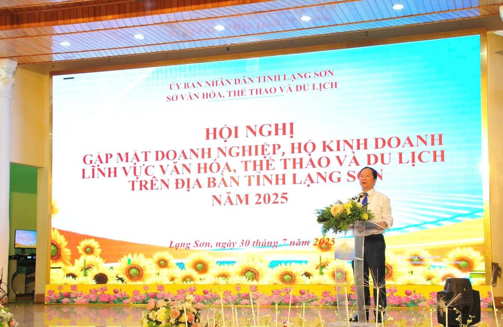 Doanh nghiệp du lịch trao đổi với Sở Lạng Sơn